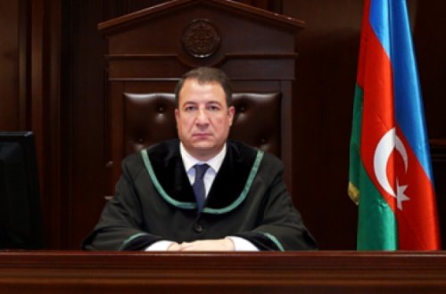 Məhkəmə sədrinin gömrükdə işləyən kürəkəni HƏBS EDİLDİ