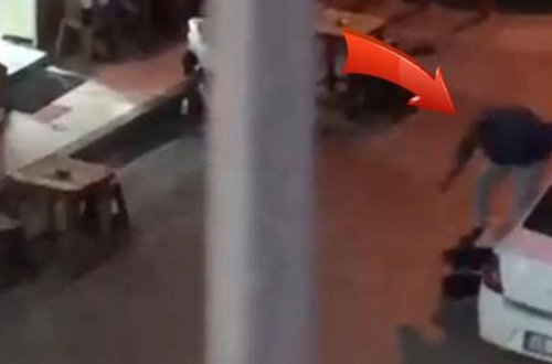 Keçmiş həyat yoldaşını küçədə ölümcül hala saldı - Ətrafdakılar isə telefona çəkdilər - VİDEO