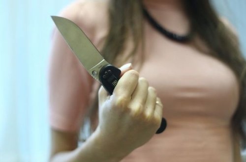 Bakıda gənc qız oğlanı və özünü bıçaqladı