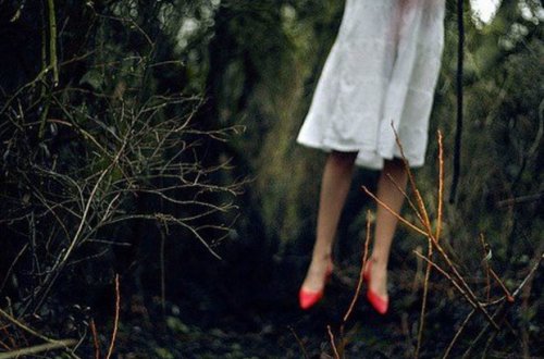 В Шамкире обнаружена повешенной молодая женщина