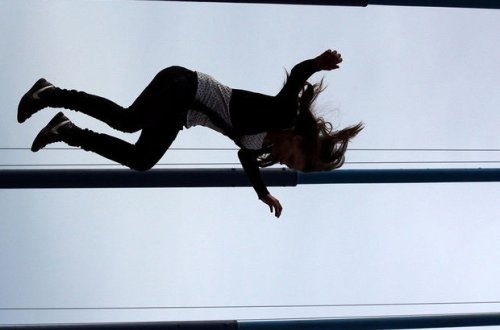 Azərbaycanda şagird məktəbin üçüncü mərtəbəsindən yıxıldı