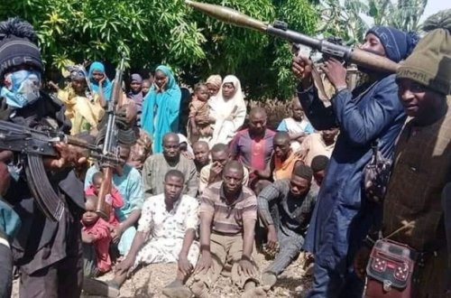 Nigeriyada yaraqlılar 200 məktəblini qaçırdı