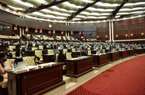 Deputat bəzi savadsız kadrlara haqq qazandırdı - VİDEO