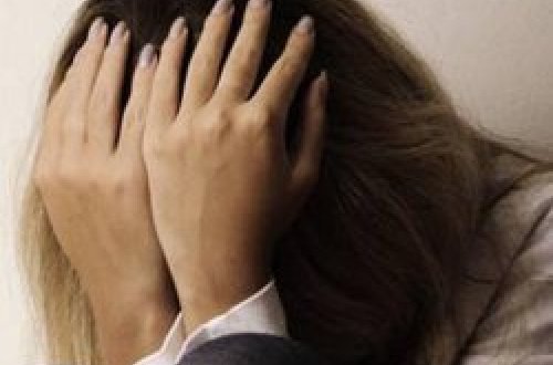 Azərbaycanda gənc oğlan atasının öldüyü gün ögey anasını zorladı – ŞOK