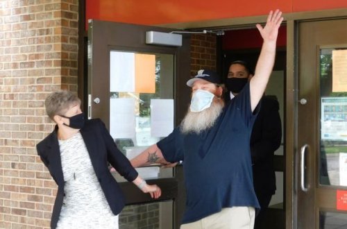 32 il həbsxanada yatdıqdan sonra günahsız olduğu ortaya çıxdı - FOTO/VİDEO