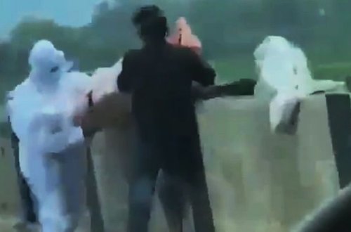 Günün günorta çağı meyiti körpüdən atdılar - VİDEO