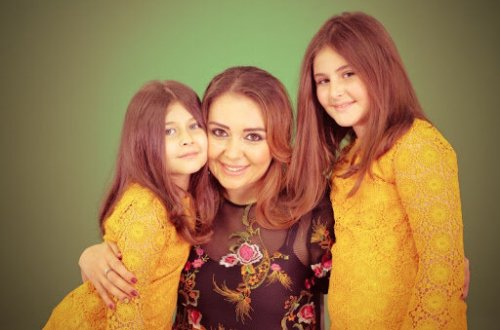 Lalə Azərtaş ÖZÜNƏBƏNZƏR QIZLARI İLƏ - FOTOLAR