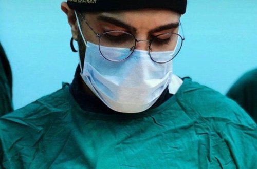 Şikəst qalmasına imkan verməyən həkimini bıçaqladı - İnanılmaz hadisə - FOTO