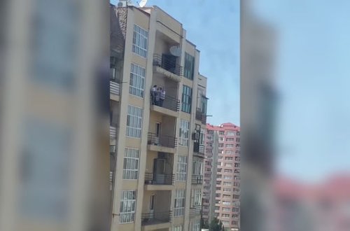 Bakıda qız özünü binadan atmaq istədi - ANBAAN VİDEO