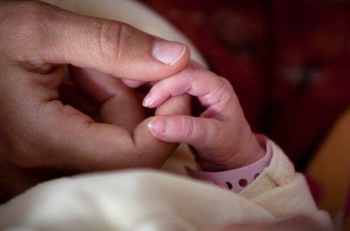 Azərbaycanda 15 yaşında ana olan qızı kim məcbur edib? – AÇIQLAMA – VİDEO