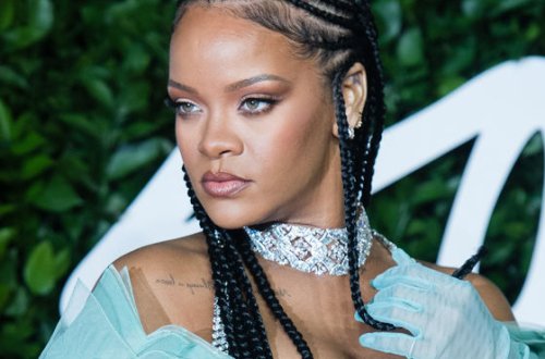 Rihannanın geyimi müzakirə mövzusu oldu - FOTO