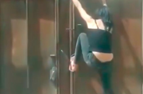 Bakıda şok hadisə - Qadın tanımadığı evin hamamına girib... - VİDEO