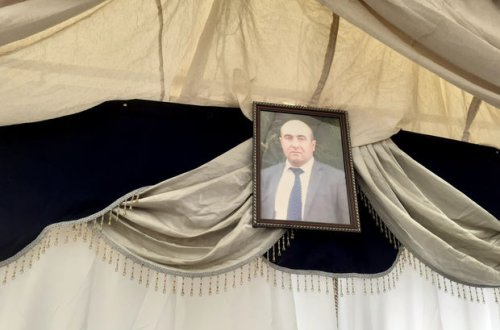 Mina partlaması nəticəsində həlak olan icra nümayəndəsi son mənzilə yola salınır - FOTO