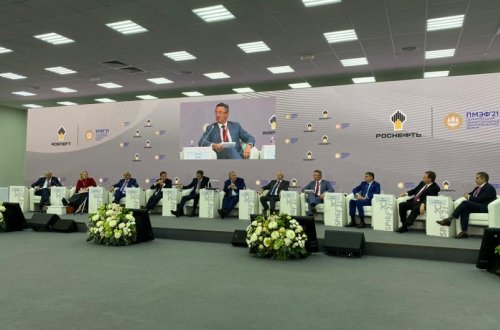 SOCAR prezidenti Sankt-Peterburq beynəlxalq iqtisadi forumunda çıxış edib