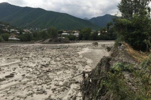 Azərbaycanda gənci sel apardı