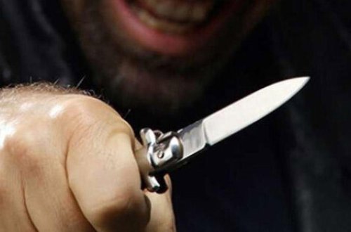 Bakıda evə BASQIN: Bir ailənin üç üzvü bıçaqlandı