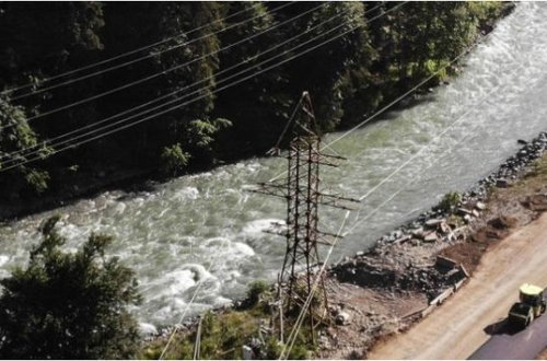 Pakistanda sərnişinlə dolu avtobus çaya düşdü