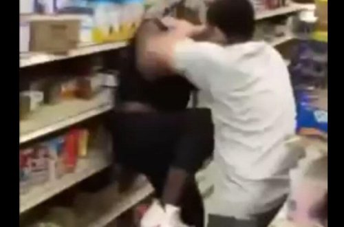 Supermarketdə rəzillik: hamilə qadını yumruqladı - VİDEO