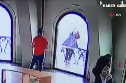 20 yaşlı qız İstanbulun məşhur Qalata qülləsində intihar etdi - VİDEO