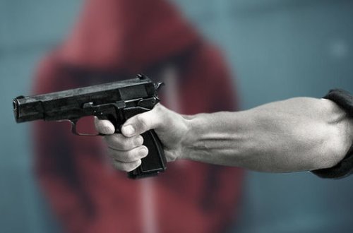 Rusiyada küçədə iki məktəbli güllələndi