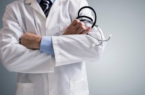 Azərbaycanda həkimə cinayət işi açıldı - RƏSMİ