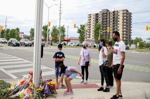 Müsəlman ailəsini qəsdən maşınla vurub öldürdü - VİDEO