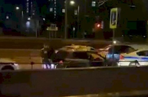 Qadınlar yol polisi ilə dalaşdı, “Bizi zorlayırlar!” bağırdılar - VİDEO