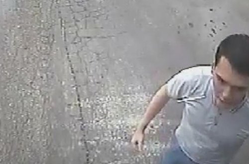 Bakıda sərnişin avtobusun şüşəsini yumruqla sındırdı (VİDEO)