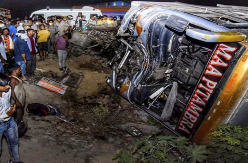 На севере Индии 17 человек погибли в ДТП