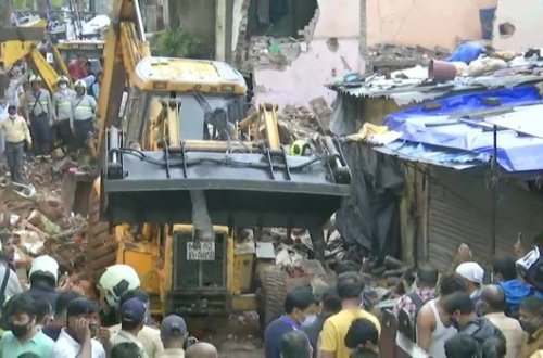 Hindistanda yaşayış binası çökməsinə görə azı səkkiz uşaq həyatını itirdi – FOTO/VİDEO