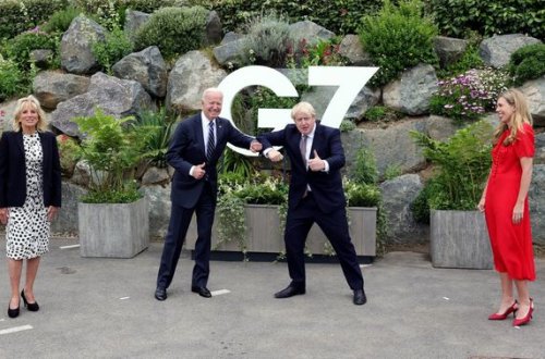 Bayden Consona velosiped hədiyyə etdi, əvəzində portret aldı