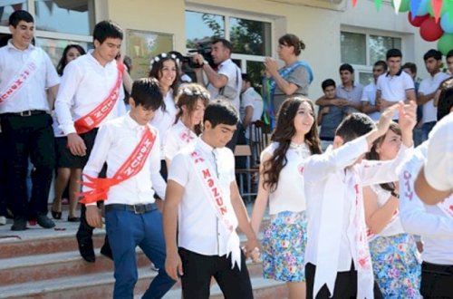 Bu gün məktəblərdə “Son zəng“dir