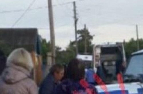 Ata qızını qətlə yetirdikdən sonra oğlunu, arvadını və özünü bıçaqlayıb