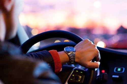 İntim fotoları yayılan polis əməkdaşı xidmətdən qovuldu