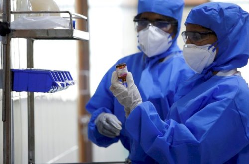 İngiltərə koronavirusla bağlı qadağaları 4 həftə uzatdı