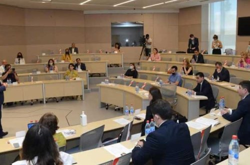 “Mediada islahatlara doğru” mövzusunda silsilə seminarlara başlanıldı - FOTOLAR
