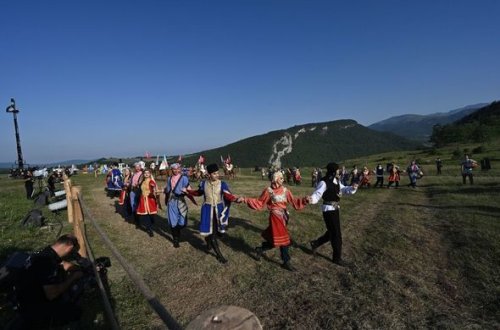 Azərbaycan və Türkiyə prezidentləri Cıdır Düzündə yallı rəqsini izlədilər – VİDEO