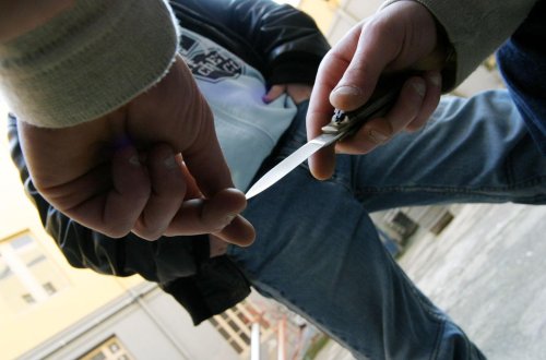 Bakıda kütləvi dava - ağız boşluğu, bilək və qarnından bıçaqlandı - VİDEO