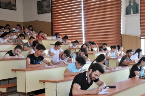 Bu gün buraxılış imtahanı var