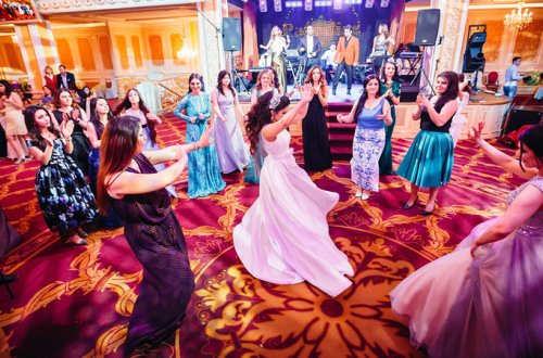 İcra başçısının birinci müavini karantin rejimini pozdu, oğluna toy etdi (FOTO)