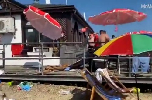 Çimərliyə gələn turistlər istirahət əvəzinə dava etdilər - VİDEO