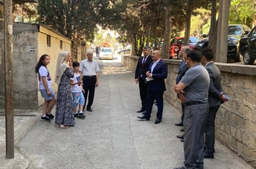 Nəsimi rayonunda şəhid ailəsinin yaşadığı binanın həyətində və mənzilində əsaslı təmir işlərinə başlanılıb