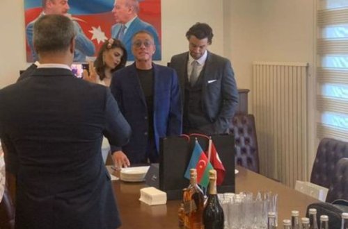 Сын Ван Дамма и его азербайджанская невеста сочетались браком в Турции - ФОТО