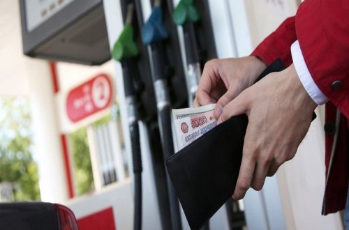 Rusiyada bir həftə ərzində benzinin qiyməti orta hesabla 8 qəpik artıb