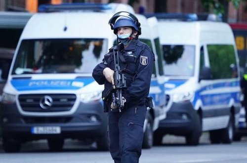 Almaniyada naməlum şəxs insanları atəşə tutub: Ölənlər var