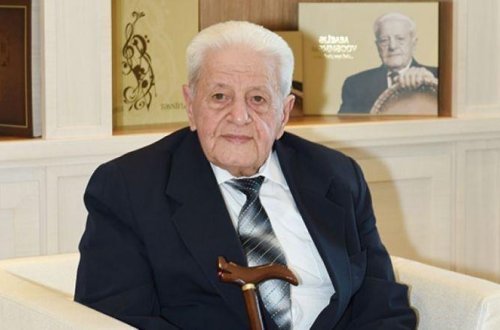 Xalq artistinin ayaqları tutuldu - 