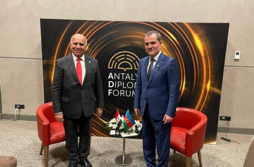 Ceyhun Bayramov İraqın Xarici İşlər naziri ilə görüşüb