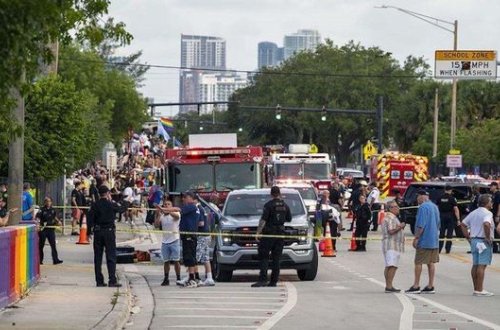 ABŞ-da sürücü yük maşınını gey-parad iştirakçılarının üzərinə sürdü - VİDEO