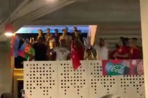 Qazilərimizi görən türk azarkeşlərin coşqulu reaksiyası - VİDEO