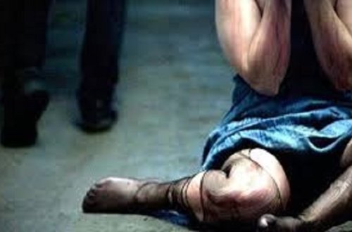 Rayonda iyrənc cinayət: Qadını şantaj edib öz evində zorladı